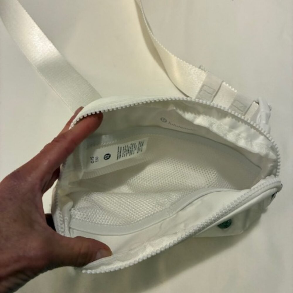 Lululemon Belt Bag White with Alabama Logo - NEW - Picture 6 of 6